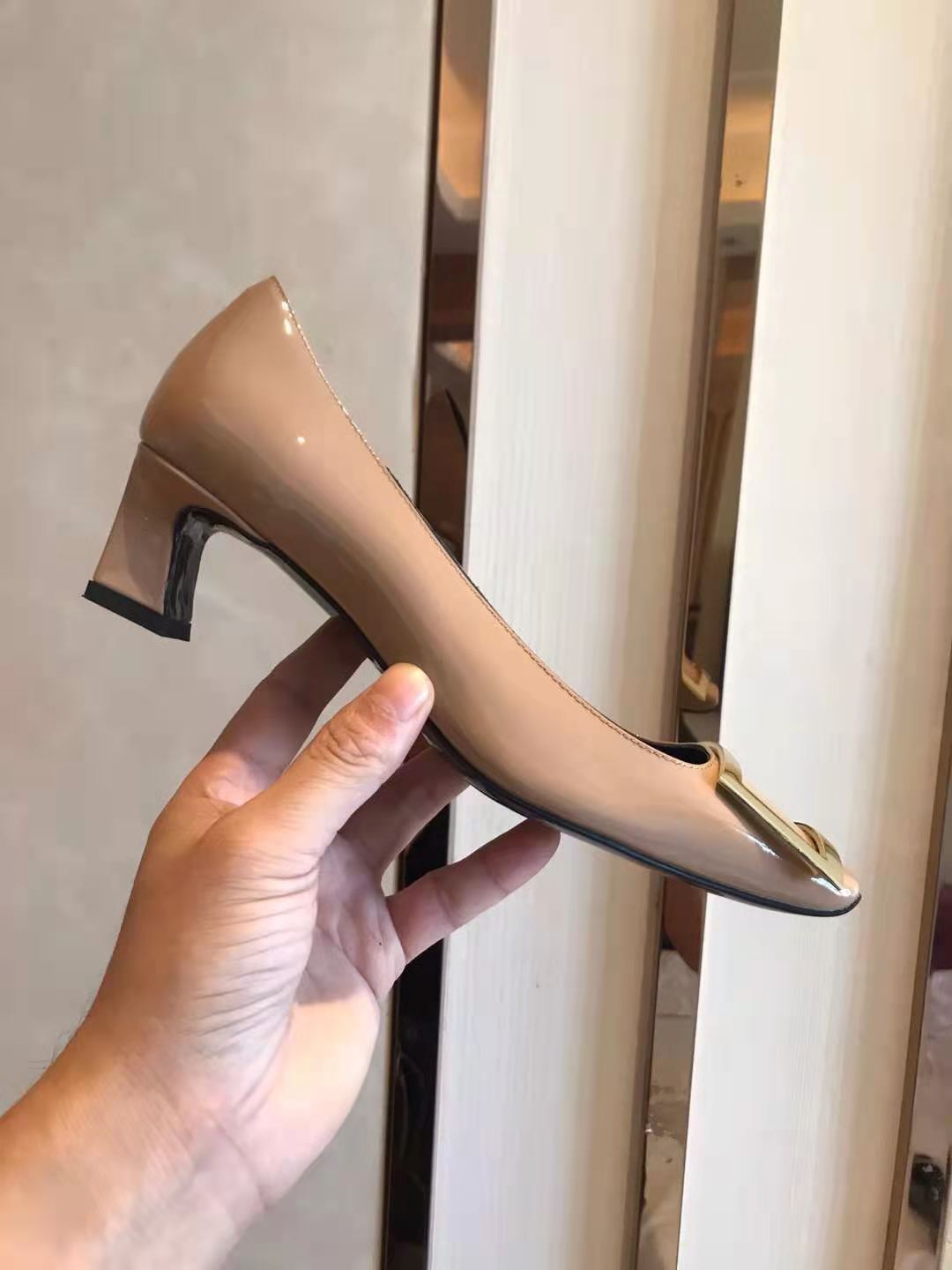 RENYOUVIWIOR square buckle single shoes, thick heel, middle heel, flat bottomed square toe, shallow mouth women's shoes, wedding shoes, commuting high heels RENYOUVIWIOR square buckle single shoes, thick heel, middle heel, flat bottomed square toe, shallow mouth women's shoes, wedding shoes, commuting high heels