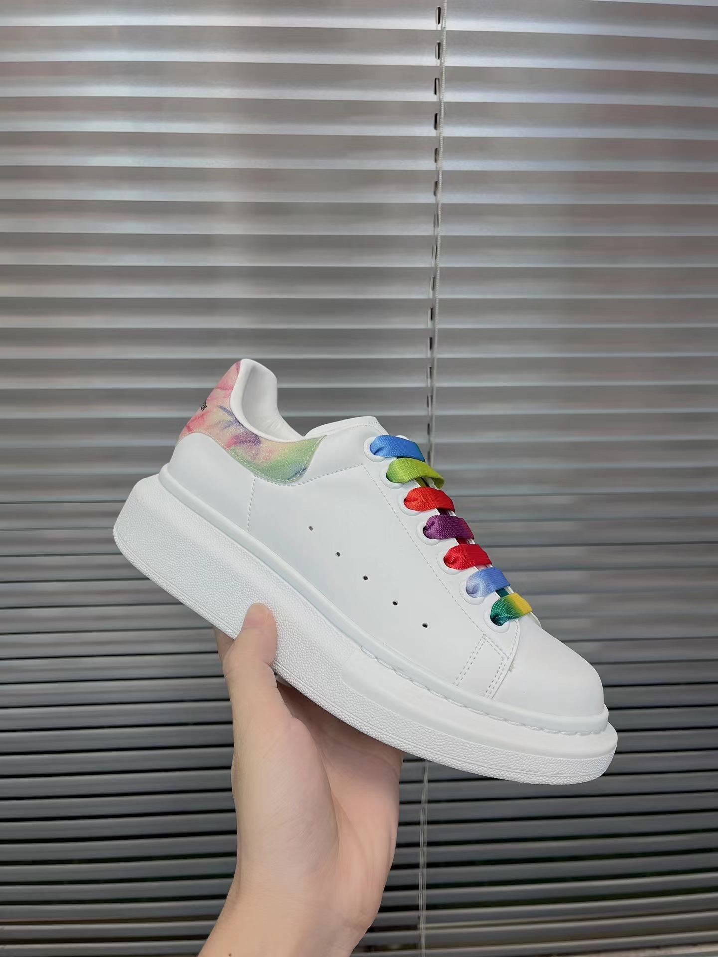 2025 new McQueen white shoes for men and women, leather thick soled height increasing casual shoes, versatile sports board shoes, couple shoes 2025 new McQueen white shoes for men and women, leather thick soled height increasing casual shoes, versatile sports board shoes, couple shoes