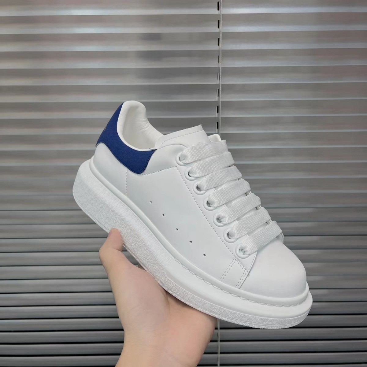 2025 new McQueen white shoes for men and women, leather thick soled height increasing casual shoes, versatile sports board shoes, couple shoes 2025 new McQueen white shoes for men and women, leather thick soled height increasing casual shoes, versatile sports board shoes, couple shoes