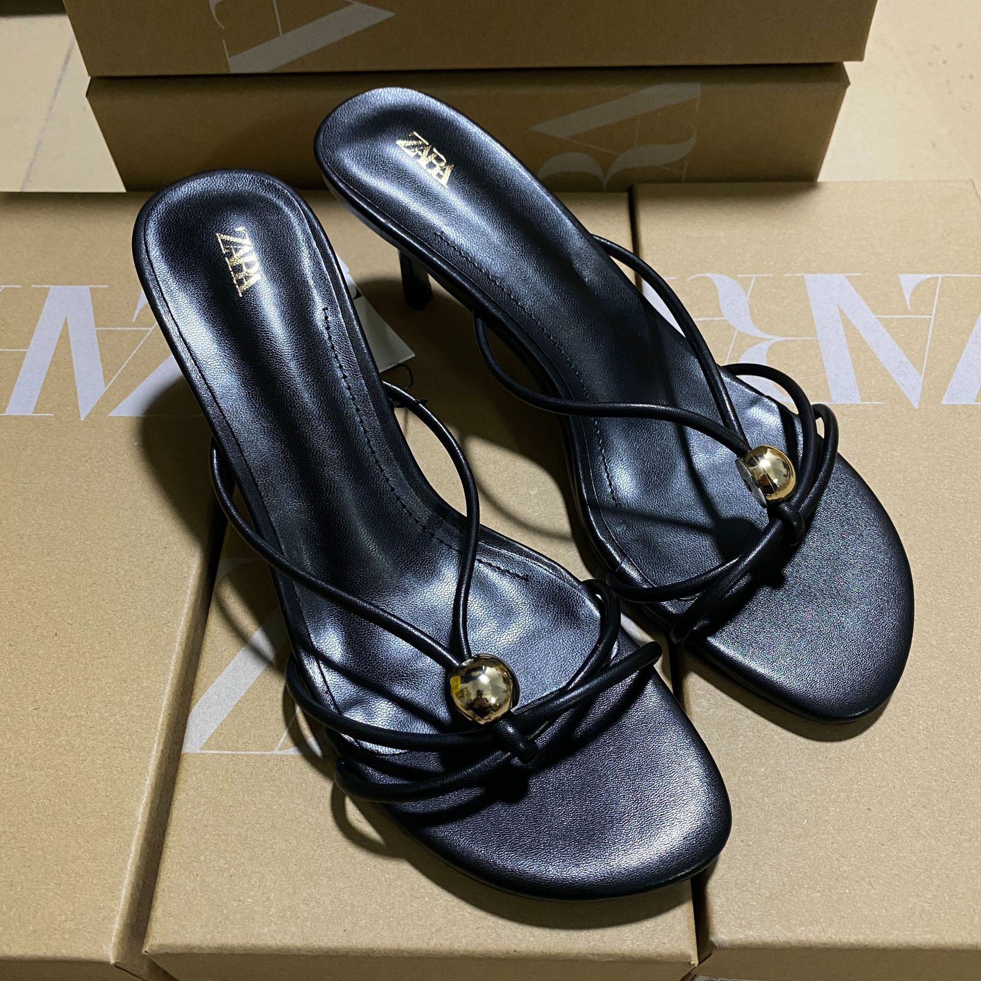 ZA2025 summer new metal embellished high-heeled thin strap flip flops for wearing fairy sandals with thin heels ZA2025 summer new metal embellished high-heeled thin strap flip flops for wearing fairy sandals with thin heels