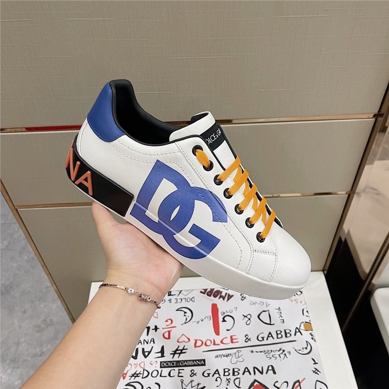 European leather new men's casual shoes versatile sports DG letter board shoes white shoes lace up fashionable men's shoes European leather new men's casual shoes versatile sports DG letter board shoes white shoes lace up fashionable men's shoes