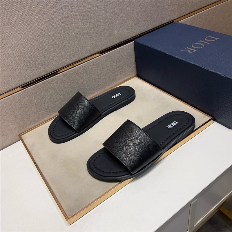 New high-end leather men's slippers, personalized, trendy, fashionable, stylish, stylish, stylish, and trendy for going out. Handsome and popular men's god casual slippers New high-end leather men's slippers, personalized, trendy, fashionable, stylish, stylish, stylish, and trendy for going out. Handsome and popular men's god casual slippers