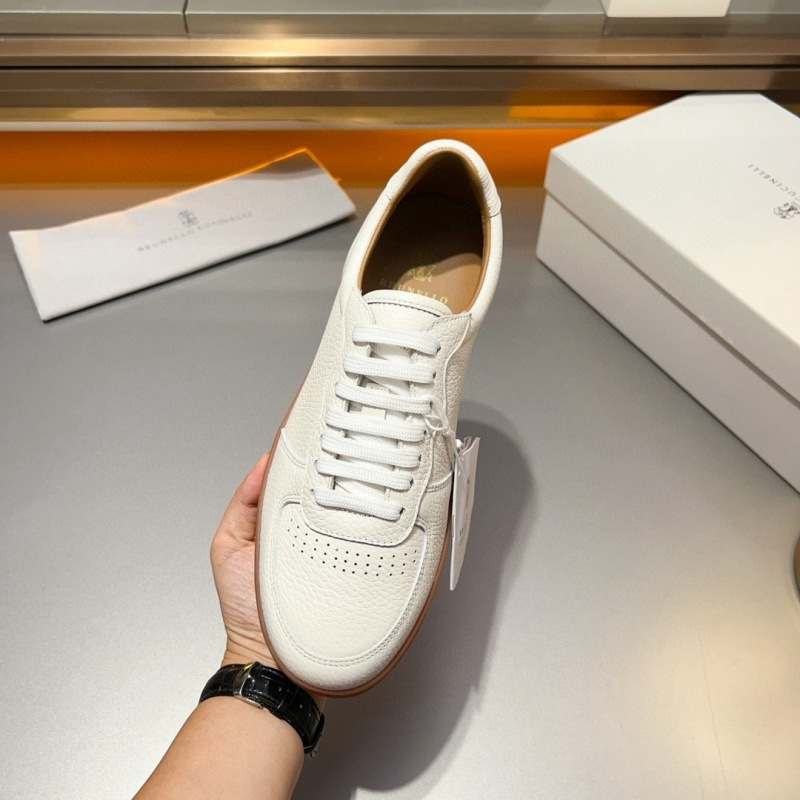 European station new men's cow suede fabric splicing soft and comfortable sports shoes fashionable and lightweight lace up casual shoes European station new men's cow suede fabric splicing soft and comfortable sports shoes fashionable and lightweight lace up casual shoes