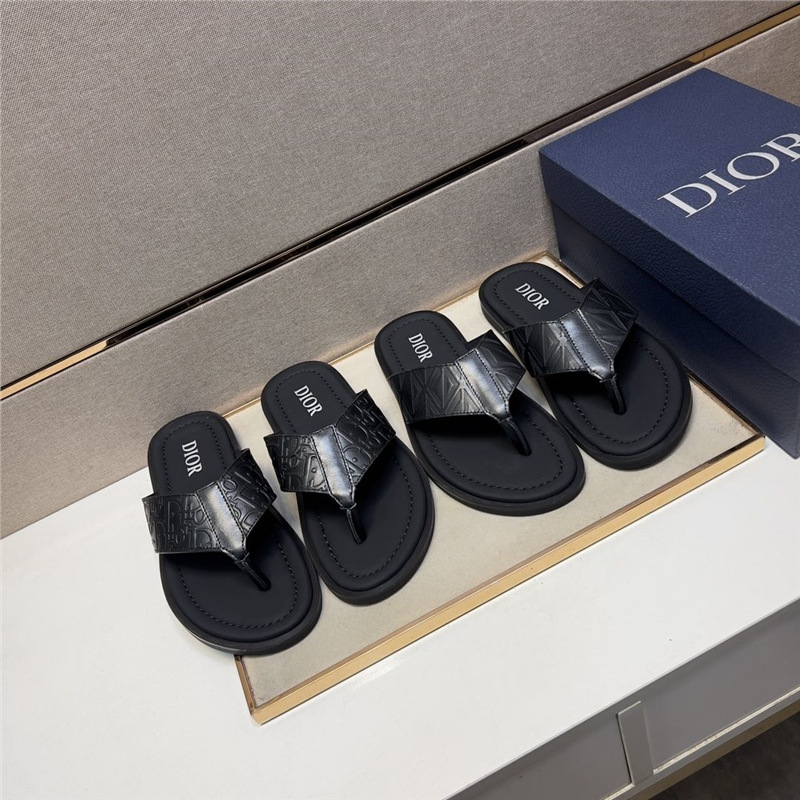 New men's casual slippers, popular online, high-end Instagram, personalized, anti slip, comfortable beach shoes, stylish men's slippers for wearing on the outside