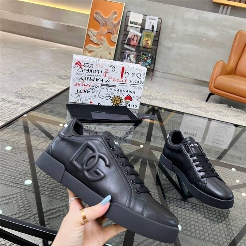 DG letter men's shoes, casual shoes, sports board shoes, popular white shoes, thin shoes, Korean version, trendy men's versatile, fashionable and comfortable DG letter men's shoes, casual shoes, sports board shoes, popular white shoes, thin shoes, Korean version, trendy men's versatile, fashionable and comfortable