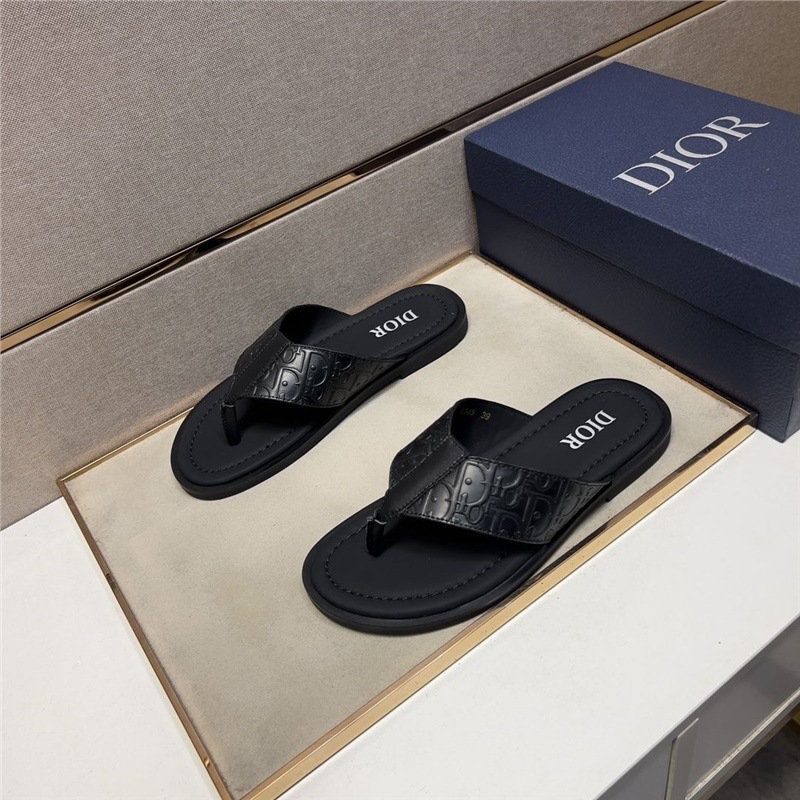 New men's casual slippers, popular online, high-end Instagram, personalized, anti slip, comfortable beach shoes, stylish men's slippers for wearing on the outside New men's casual slippers, popular online, high-end Instagram, personalized, anti slip, comfortable beach shoes, stylish men's slippers for wearing on the outside