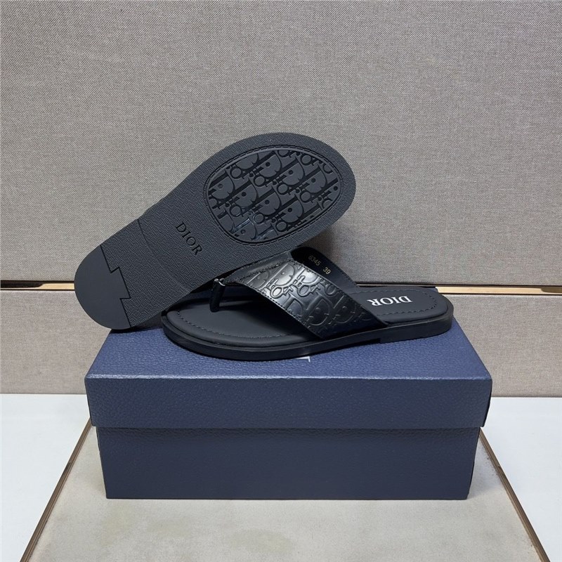 New men's casual slippers, popular online, high-end Instagram, personalized, anti slip, comfortable beach shoes, stylish men's slippers for wearing on the outside New men's casual slippers, popular online, high-end Instagram, personalized, anti slip, comfortable beach shoes, stylish men's slippers for wearing on the outside