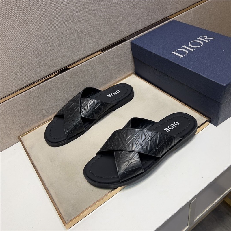 New men's casual slippers, popular online, high-end Instagram, personalized, anti slip, comfortable beach shoes, stylish men's slippers for wearing on the outside New men's casual slippers, popular online, high-end Instagram, personalized, anti slip, comfortable beach shoes, stylish men's slippers for wearing on the outside