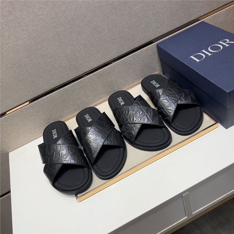 New men's casual slippers, popular online, high-end Instagram, personalized, anti slip, comfortable beach shoes, stylish men's slippers for wearing on the outside New men's casual slippers, popular online, high-end Instagram, personalized, anti slip, comfortable beach shoes, stylish men's slippers for wearing on the outside