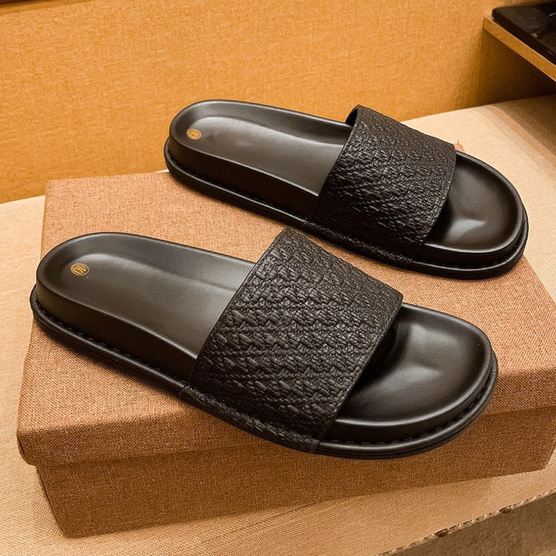 Men's European station wearing slippers, light luxury leather soft sole, comfortable and casual beach solid color, high-end feeling, versatile fashion shoes Men's European station wearing slippers, light luxury leather soft sole, comfortable and casual beach solid color, high-end feeling, versatile fashion shoes