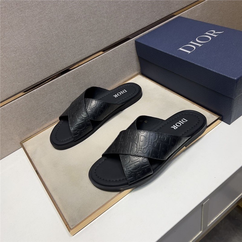 New men's casual slippers, popular online, high-end Instagram, personalized, anti slip, comfortable beach shoes, stylish men's slippers for wearing on the outside New men's casual slippers, popular online, high-end Instagram, personalized, anti slip, comfortable beach shoes, stylish men's slippers for wearing on the outside