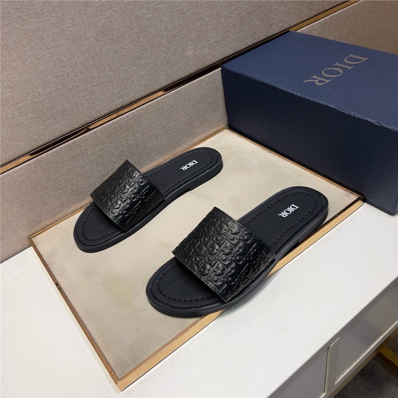 New high-end leather men's slippers, personalized, trendy, fashionable, stylish, stylish, stylish, and trendy for going out. Handsome and popular men's god casual slippers New high-end leather men's slippers, personalized, trendy, fashionable, stylish, stylish, stylish, and trendy for going out. Handsome and popular men's god casual slippers