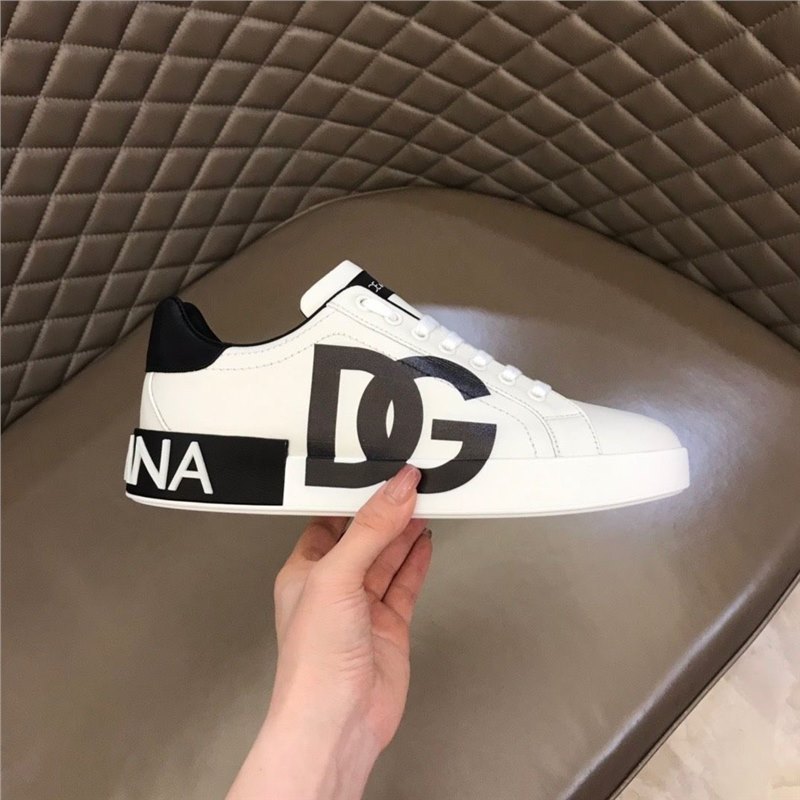 European leather new men's casual shoes versatile sports DG letter board shoes white shoes lace up fashionable men's shoes European leather new men's casual shoes versatile sports DG letter board shoes white shoes lace up fashionable men's shoes
