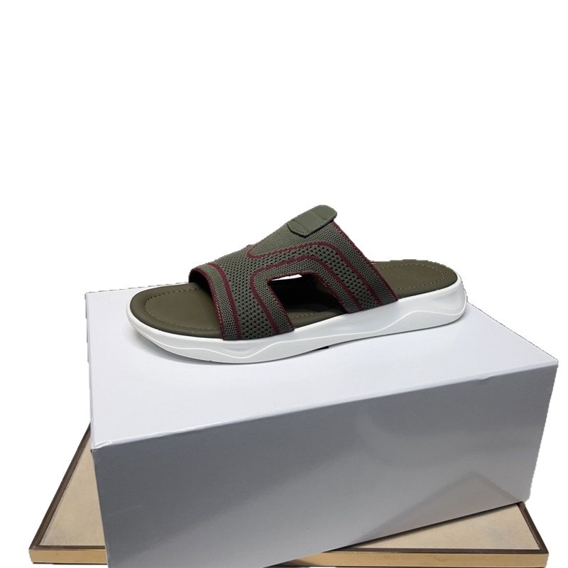 New men's casual slippers, summer beach shoes, ultra soft, high aesthetic, flat bottomed, high-end trendy men's shoes for going out New men's casual slippers, summer beach shoes, ultra soft, high aesthetic, flat bottomed, high-end trendy men's shoes for going out