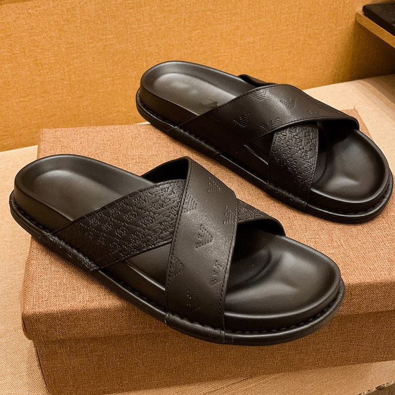 Men's European station wearing slippers, light luxury leather soft sole, comfortable and casual beach solid color, high-end feeling, versatile fashion shoes Men's European station wearing slippers, light luxury leather soft sole, comfortable and casual beach solid color, high-end feeling, versatile fashion shoes