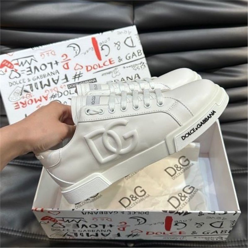 European new DG fashion letter sports casual shoes breathable men's lace up men's shoes white shoes leather board shoes European new DG fashion letter sports casual shoes breathable men's lace up men's shoes white shoes leather board shoes