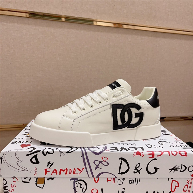 European new fashionable men's board shoes, lace up casual shoes, letter DG breathable men's shoes, sports white shoes, genuine leather European new fashionable men's board shoes, lace up casual shoes, letter DG breathable men's shoes, sports white shoes, genuine leather