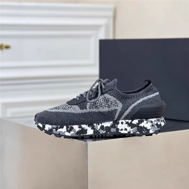 One size larger French light luxury, high-quality, versatile, ultra light casual shoes, comfortable, breathable, lightweight sports men's shoes One size larger French light luxury, high-quality, versatile, ultra light casual shoes, comfortable, breathable, lightweight sports men's shoes