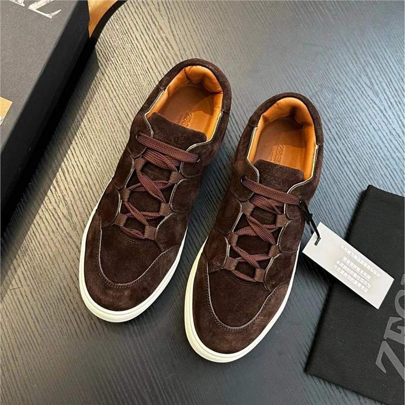 New 2025 low top lace up casual men's board shoes, wool sports white shoes, spliced lines, single shoes, thick soled trendy shoes
