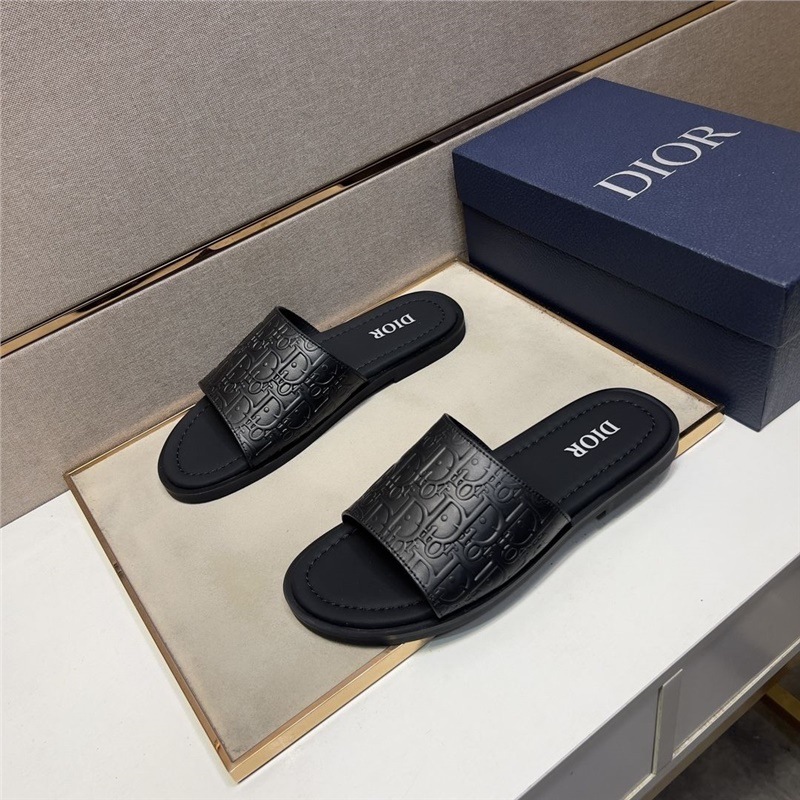New men's casual slippers, popular online, high-end Instagram, personalized, anti slip, comfortable beach shoes, stylish men's slippers for wearing on the outside New men's casual slippers, popular online, high-end Instagram, personalized, anti slip, comfortable beach shoes, stylish men's slippers for wearing on the outside