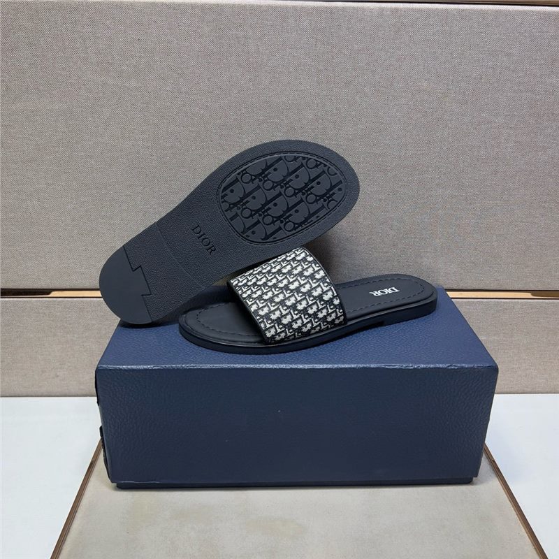 New high-end leather men's slippers, personalized, trendy, fashionable, stylish, stylish, stylish, and trendy for going out. Handsome and popular men's god casual slippers New high-end leather men's slippers, personalized, trendy, fashionable, stylish, stylish, stylish, and trendy for going out. Handsome and popular men's god casual slippers
