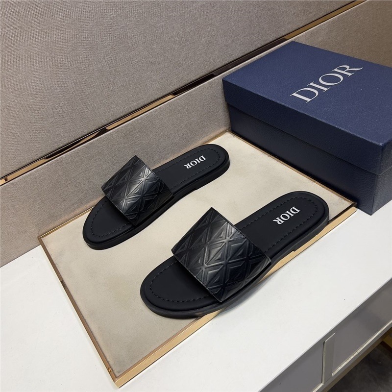 New men's casual slippers, popular online, high-end Instagram, personalized, anti slip, comfortable beach shoes, stylish men's slippers for wearing on the outside New men's casual slippers, popular online, high-end Instagram, personalized, anti slip, comfortable beach shoes, stylish men's slippers for wearing on the outside