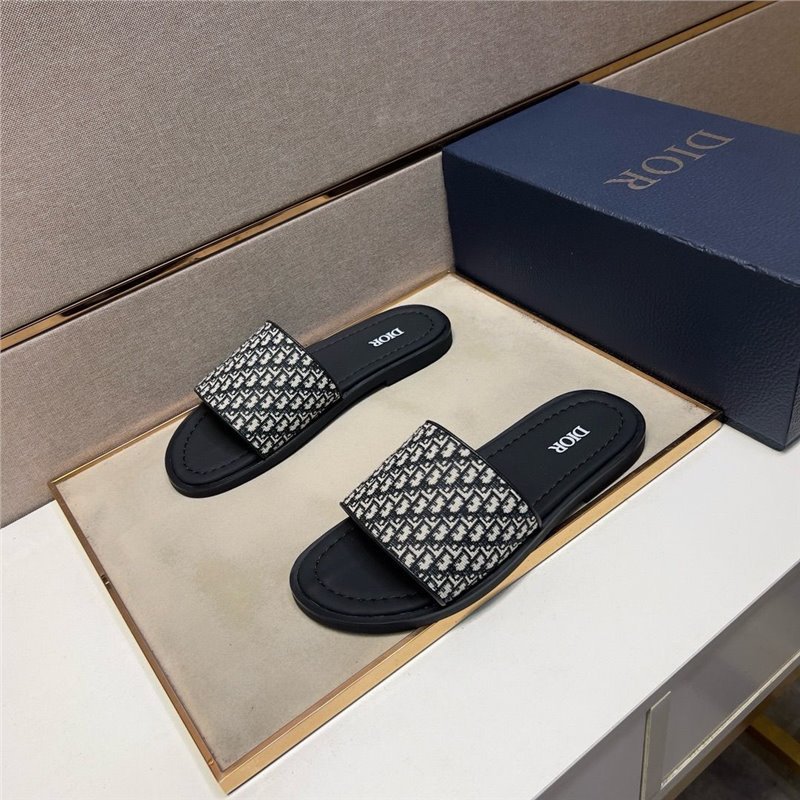 New high-end leather men's slippers, personalized, trendy, fashionable, stylish, stylish, stylish, and trendy for going out. Handsome and popular men's god casual slippers New high-end leather men's slippers, personalized, trendy, fashionable, stylish, stylish, stylish, and trendy for going out. Handsome and popular men's god casual slippers