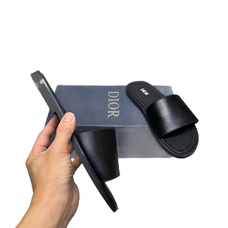 New high-end leather men's slippers, personalized, trendy, fashionable, stylish, stylish, stylish, and trendy for going out. Handsome and popular men's god casual slippers New high-end leather men's slippers, personalized, trendy, fashionable, stylish, stylish, stylish, and trendy for going out. Handsome and popular men's god casual slippers