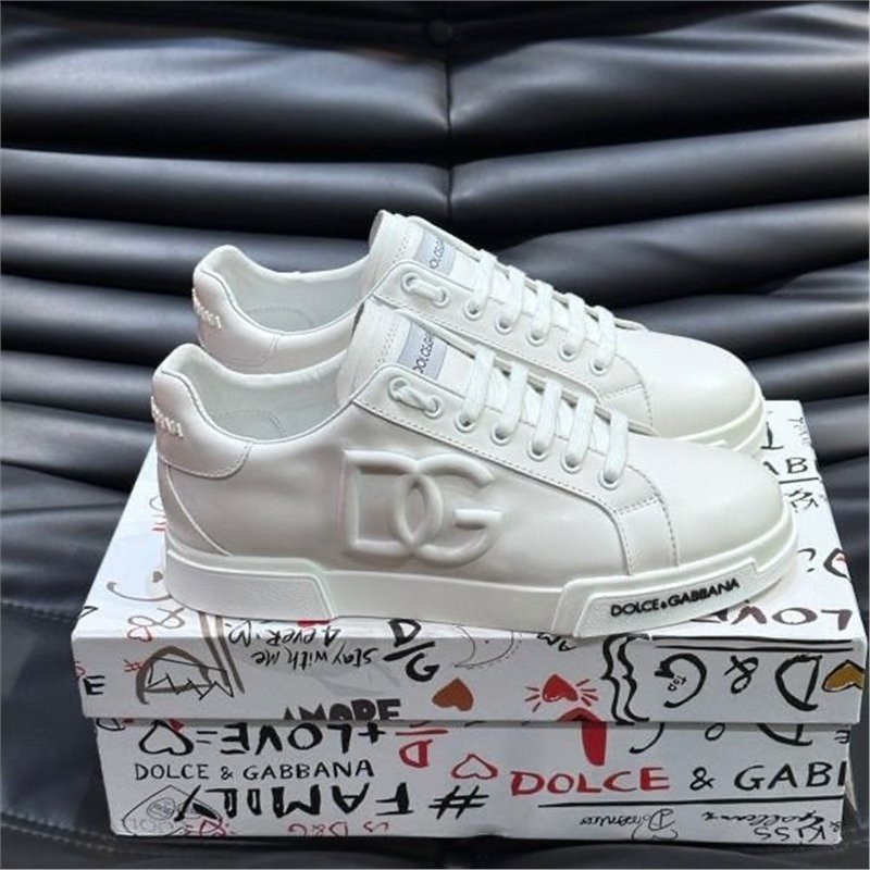 European new DG fashion letter sports casual shoes breathable men's lace up men's shoes white shoes leather board shoes European new DG fashion letter sports casual shoes breathable men's lace up men's shoes white shoes leather board shoes
