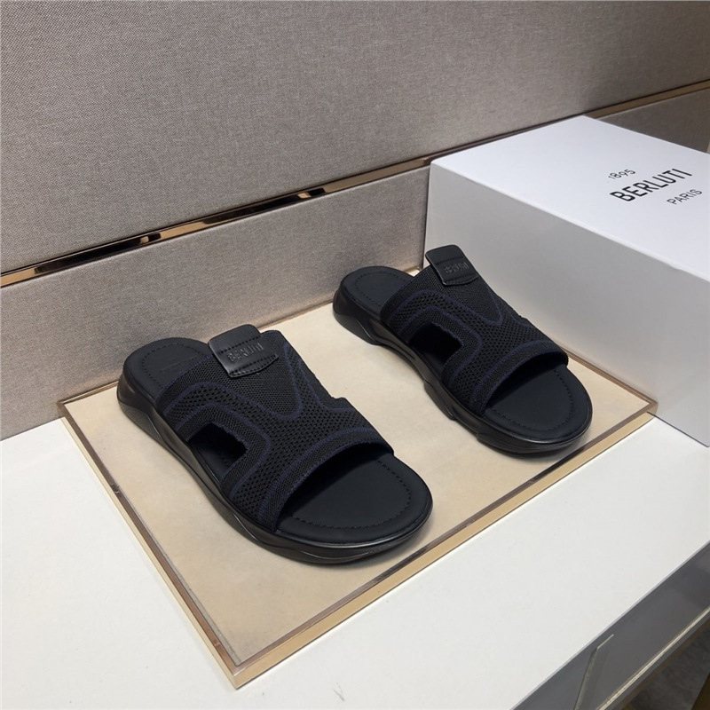 New men's casual slippers, summer beach shoes, ultra soft, high aesthetic, flat bottomed, high-end trendy men's shoes for going out New men's casual slippers, summer beach shoes, ultra soft, high aesthetic, flat bottomed, high-end trendy men's shoes for going out