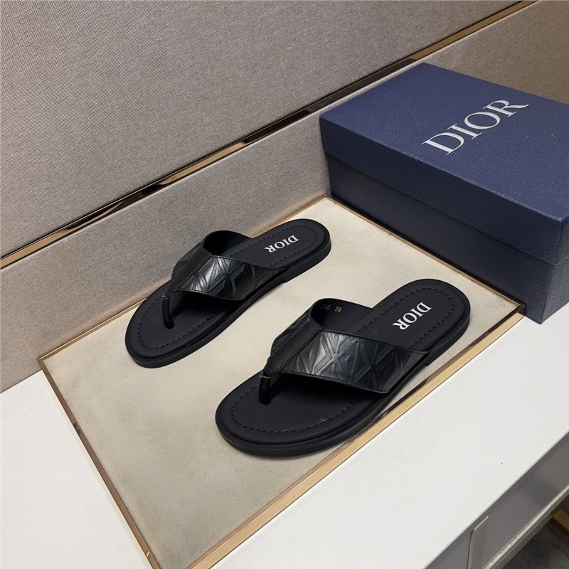 New men's casual slippers, popular online, high-end Instagram, personalized, anti slip, comfortable beach shoes, stylish men's slippers for wearing on the outside New men's casual slippers, popular online, high-end Instagram, personalized, anti slip, comfortable beach shoes, stylish men's slippers for wearing on the outside