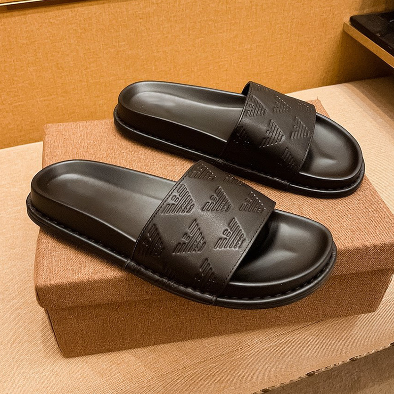 Men's European station wearing slippers, light luxury leather soft sole, comfortable and casual beach solid color, high-end feeling, versatile fashion shoes Men's European station wearing slippers, light luxury leather soft sole, comfortable and casual beach solid color, high-end feeling, versatile fashion shoes