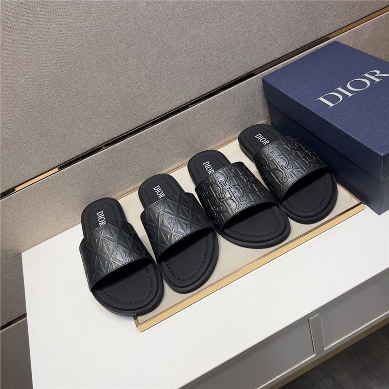 New men's casual slippers, popular online, high-end Instagram, personalized, anti slip, comfortable beach shoes, stylish men's slippers for wearing on the outside New men's casual slippers, popular online, high-end Instagram, personalized, anti slip, comfortable beach shoes, stylish men's slippers for wearing on the outside