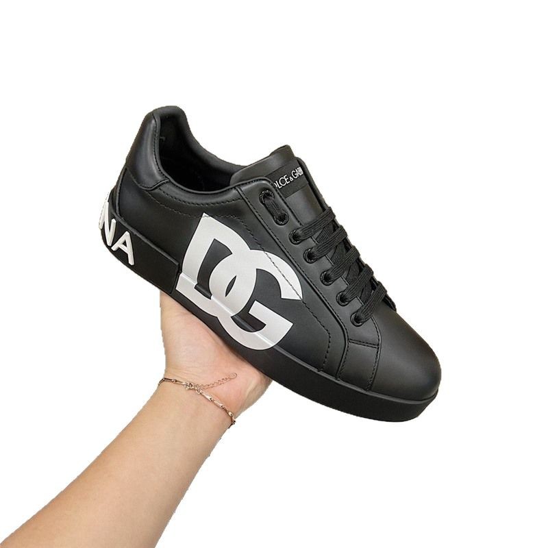 European leather new men's casual shoes versatile sports DG letter board shoes white shoes lace up fashionable men's shoes European leather new men's casual shoes versatile sports DG letter board shoes white shoes lace up fashionable men's shoes