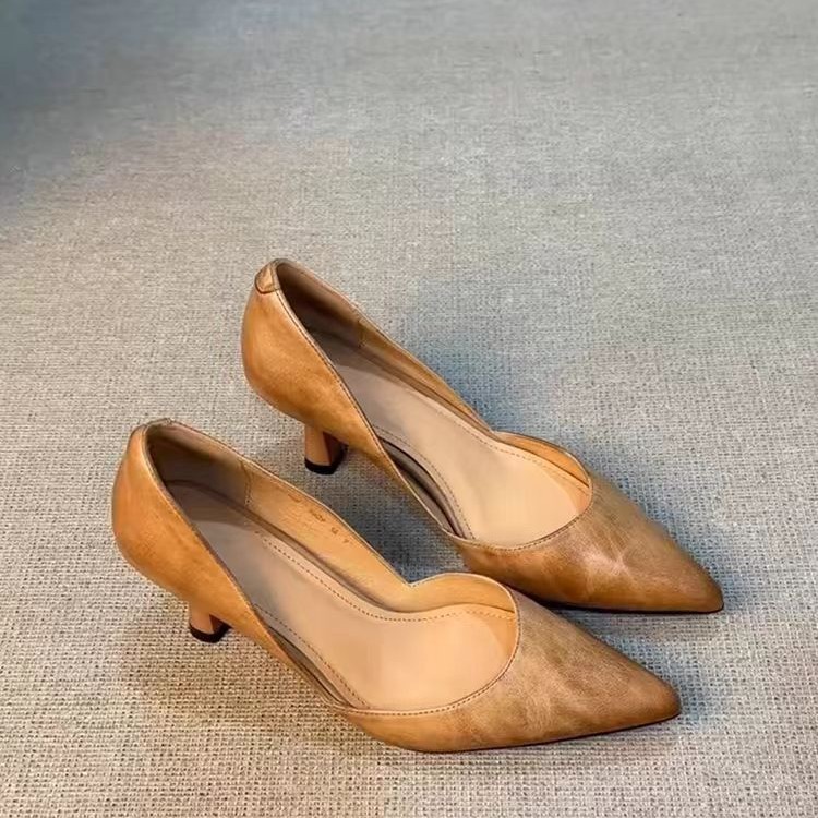 Exquisite~French retro style pointed high-heeled shoes for women, versatile and versatile, with a slim heel and a light mouth design Exquisite~French retro style pointed high-heeled shoes for women, versatile and versatile, with a slim heel and a light mouth design