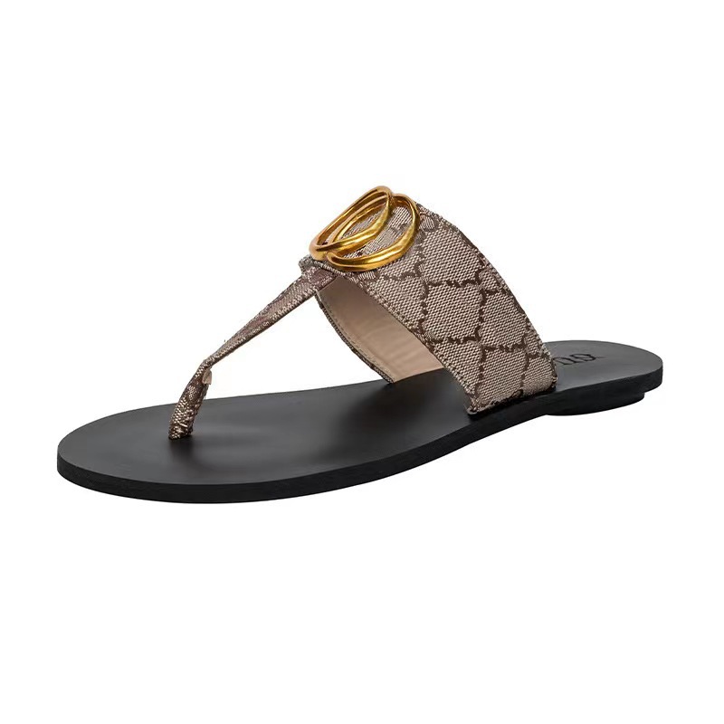 2025 New Four Seasons Flat Bottom Leather Flip flops for Women's Classic GC Home Clip Metal Buckle Large Beach Shoes 2025 New Four Seasons Flat Bottom Leather Flip flops for Women's Classic GC Home Clip Metal Buckle Large Beach Shoes