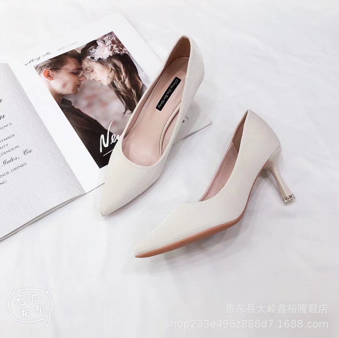 2022 Autumn/Winter High Heels Shallow Mouth Black Office Fragrance Spot Solid Color Adhesive Shoes Pointed High Heels Fashion Shoes 2022 Autumn/Winter High Heels Shallow Mouth Black Office Fragrance Spot Solid Color Adhesive Shoes Pointed High Heels Fashion Shoes