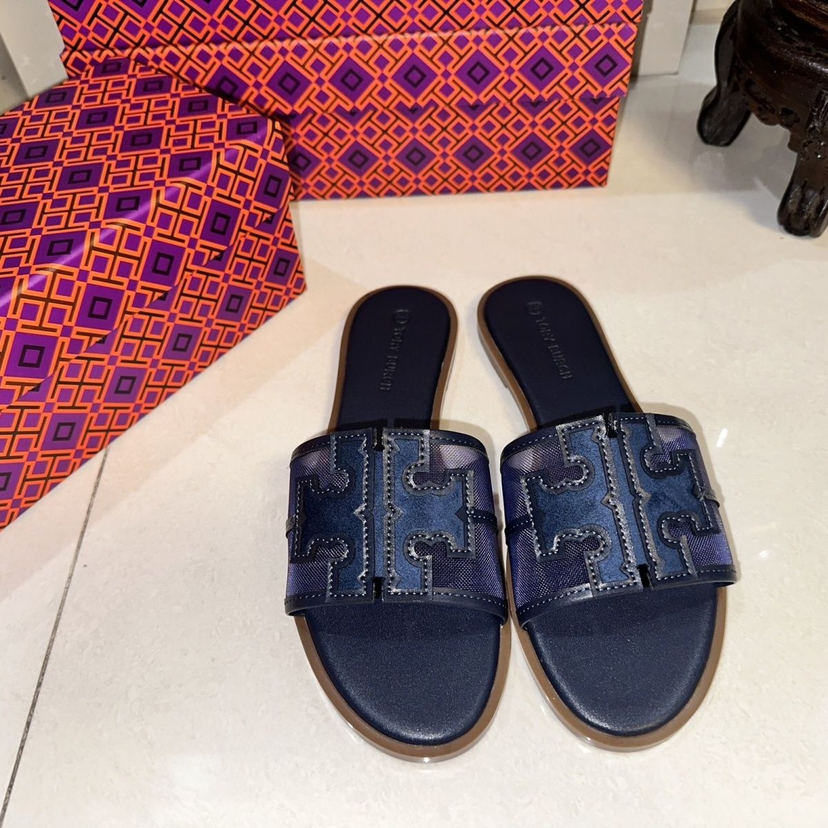 Flat bottomed one-piece slippers for women in the summer of 2025, fashionable for outdoor wear, vacation and tourism, beach shoes with exposed toes, cool slippers Flat bottomed one-piece slippers for women in the summer of 2025, fashionable for outdoor wear, vacation and tourism, beach shoes with exposed toes, cool slippers