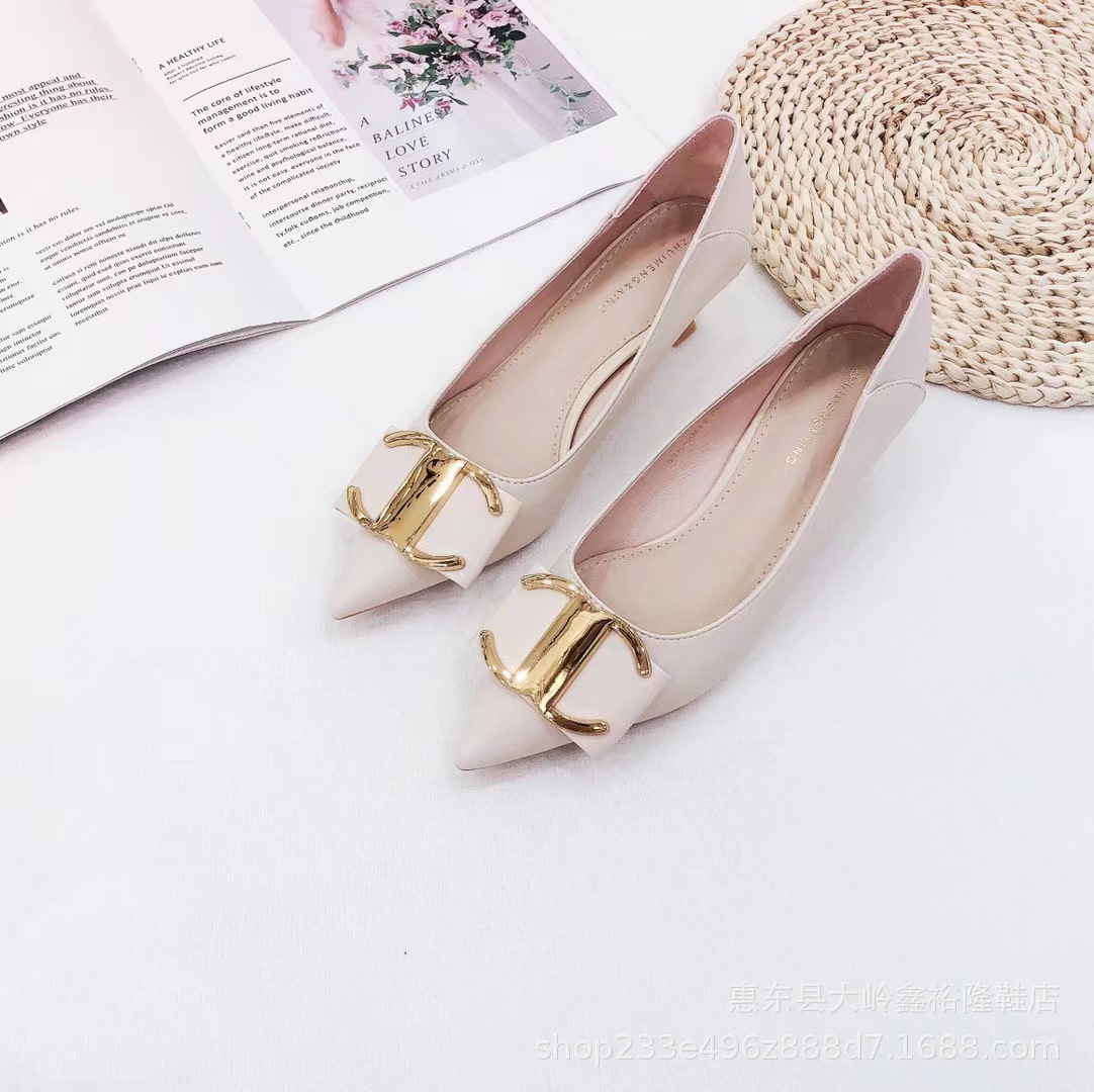 High heeled women's 2022 new design, niche single shoe, slim heel, French mid heel, pointed toe women's shoes High heeled women's 2022 new design, niche single shoe, slim heel, French mid heel, pointed toe women's shoes