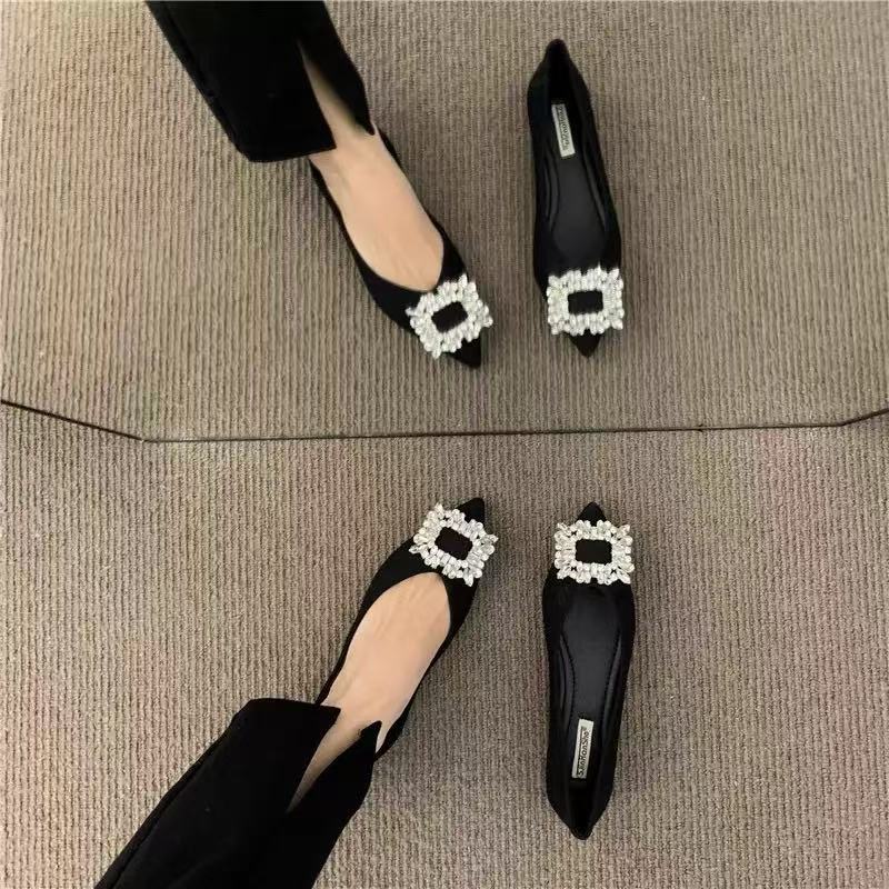 2025 New Women's Button Water Diamond Shoes Design Sense Pointed Flat Bottom French Small Fragrant Style Fashion socialite Niche Single Shoes