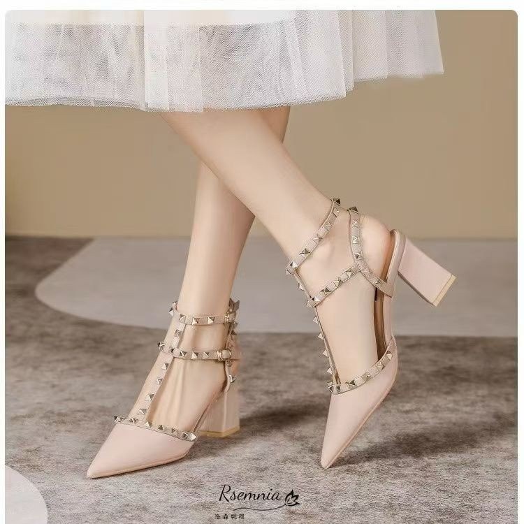 Summer Versatile 2024 Pointed Riveted Shoes with Pointed Headtips Roman Sandals for Women Wearing Fashionable and Comfortable Retro Women's Shoes Summer Versatile 2024 Pointed Riveted Shoes with Pointed Headtips Roman Sandals for Women Wearing Fashionable and Comfortable Retro Women's Shoes