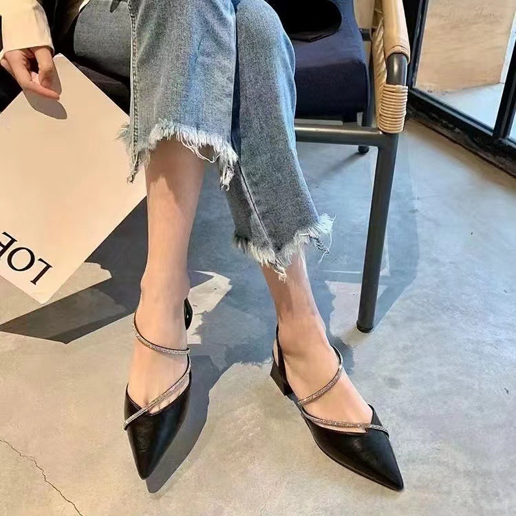 Sharp pointed rhinestone sandals for women in summer, French style thick heels, retro single shoes, feminine temperament in spring Sharp pointed rhinestone sandals for women in summer, French style thick heels, retro single shoes, feminine temperament in spring