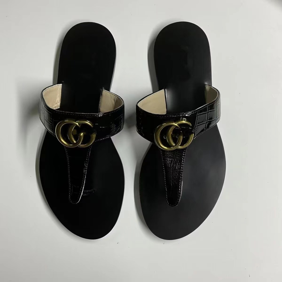 2025 summer new flip flops European station leather casual fashion flat toe flip flops for women