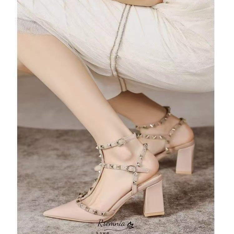 Summer Versatile 2024 Pointed Riveted Shoes with Pointed Headtips Roman Sandals for Women Wearing Fashionable and Comfortable Retro Women's Shoes Summer Versatile 2024 Pointed Riveted Shoes with Pointed Headtips Roman Sandals for Women Wearing Fashionable and Comfortable Retro Women's Shoes