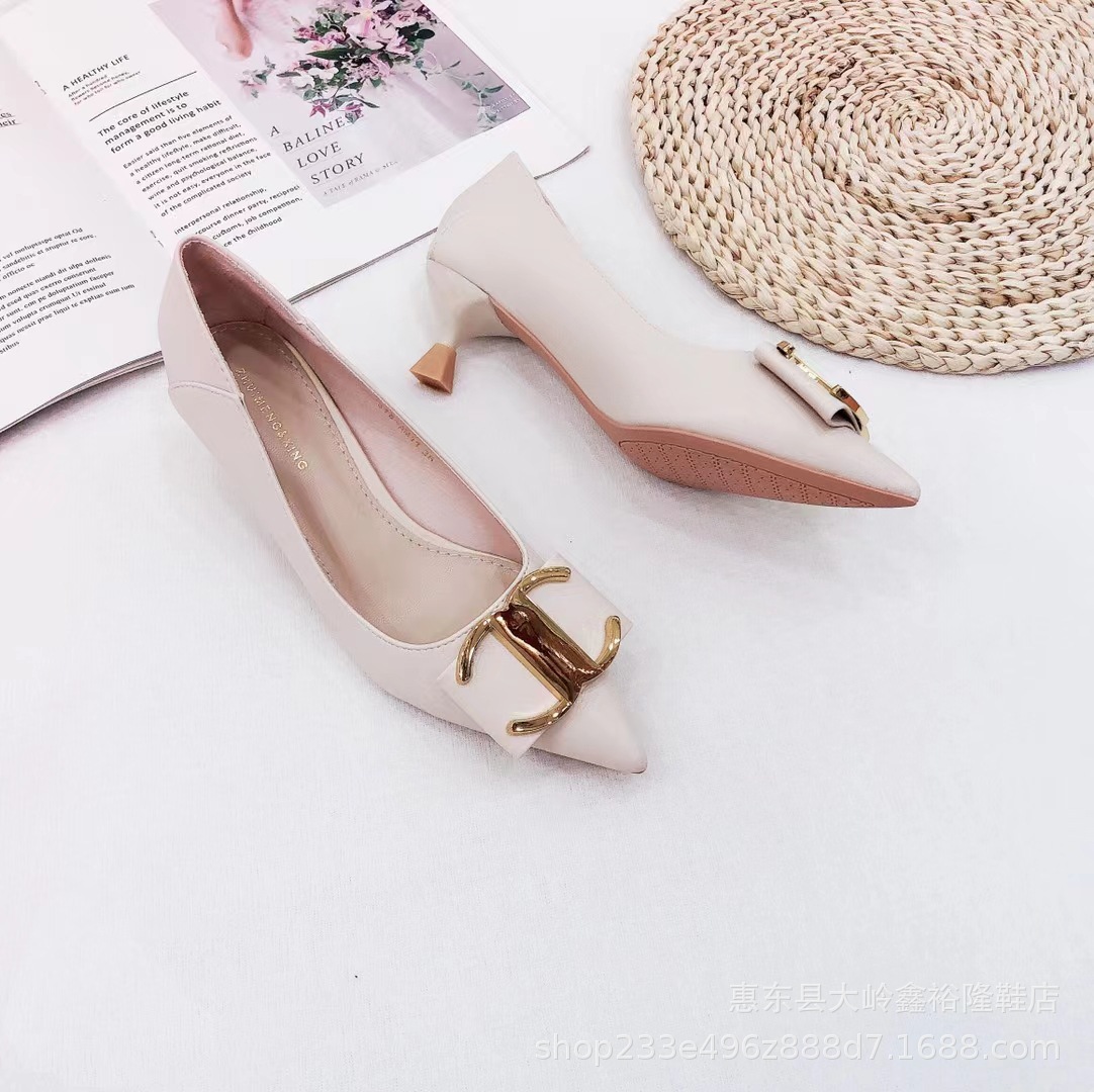 High heeled women's 2022 new design, niche single shoe, slim heel, French mid heel, pointed toe women's shoes High heeled women's 2022 new design, niche single shoe, slim heel, French mid heel, pointed toe women's shoes