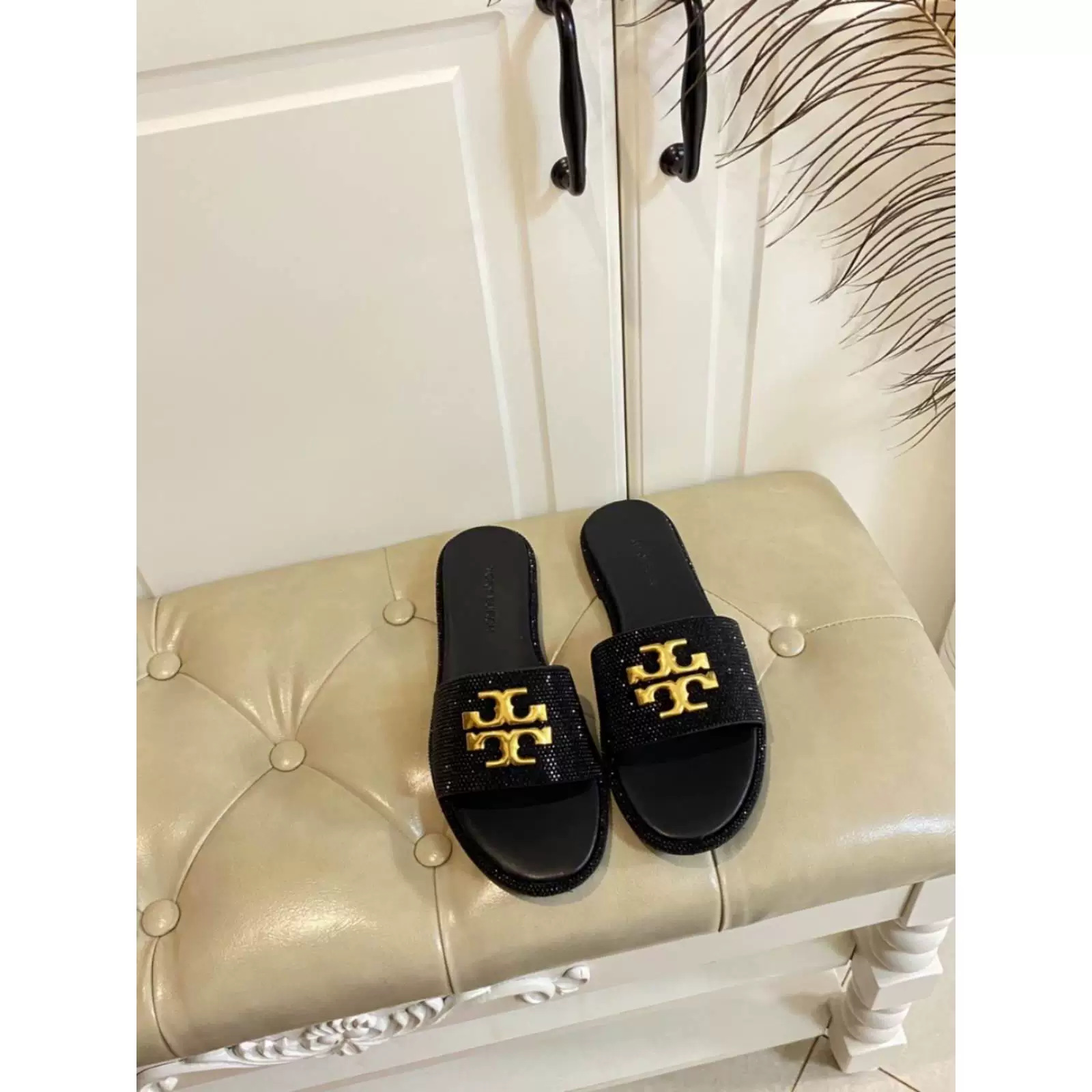 In stock 2025 new TB flat bottomed with diamond surround diamond straight drag fashionable and comfortable high-quality slippers for women