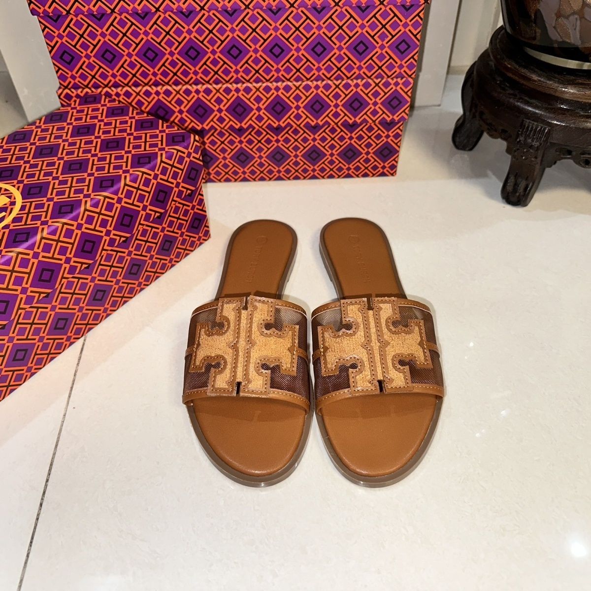 Flat bottomed one-piece slippers for women in the summer of 2025, fashionable for outdoor wear, vacation and tourism, beach shoes with exposed toes, cool slippers Flat bottomed one-piece slippers for women in the summer of 2025, fashionable for outdoor wear, vacation and tourism, beach shoes with exposed toes, cool slippers