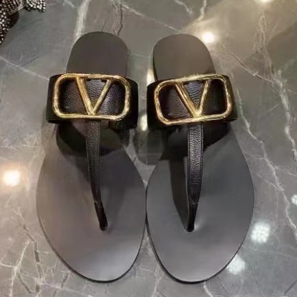 2025 new flat bottomed clip on button slippers, flip flops, plus size women's sandals, beach shoes, fashionable outerwear slippers