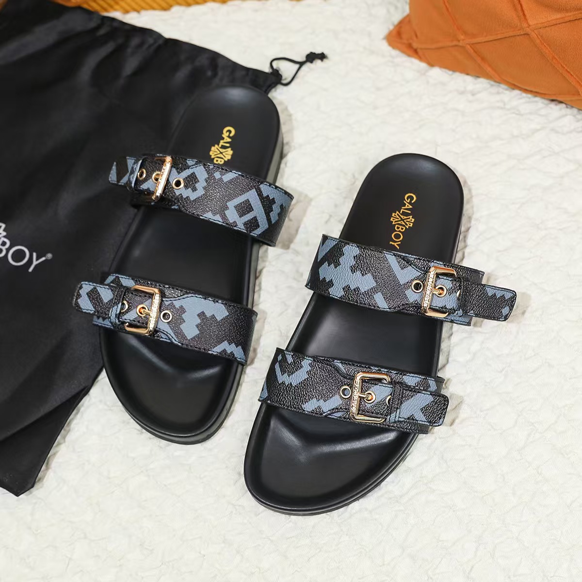 2025 New One Word Summer Thick Bottom Slippers for Casual and Comfortable Women's Shoes