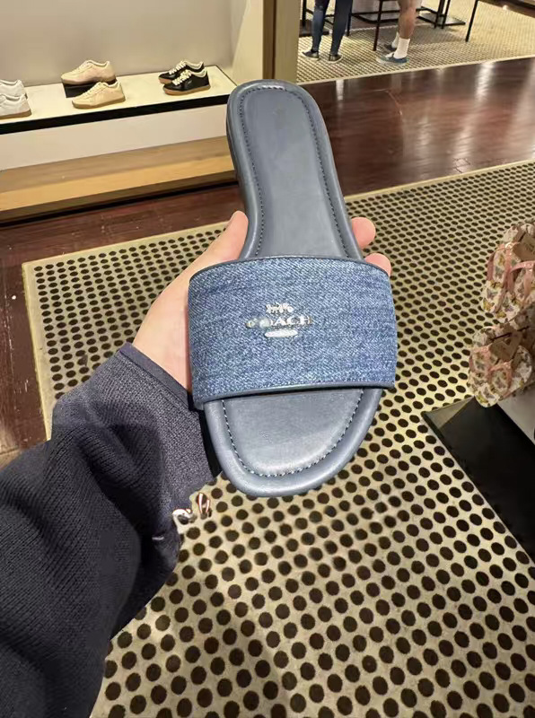 P's new model in Europe, America, Middle East, Dubai, Netherlands, Germany, Canada, metal logo, leather, shiny surface, flat bottom, straight drag P's new model in Europe, America, Middle East, Dubai, Netherlands, Germany, Canada, metal logo, leather, shiny surface, flat bottom, straight drag